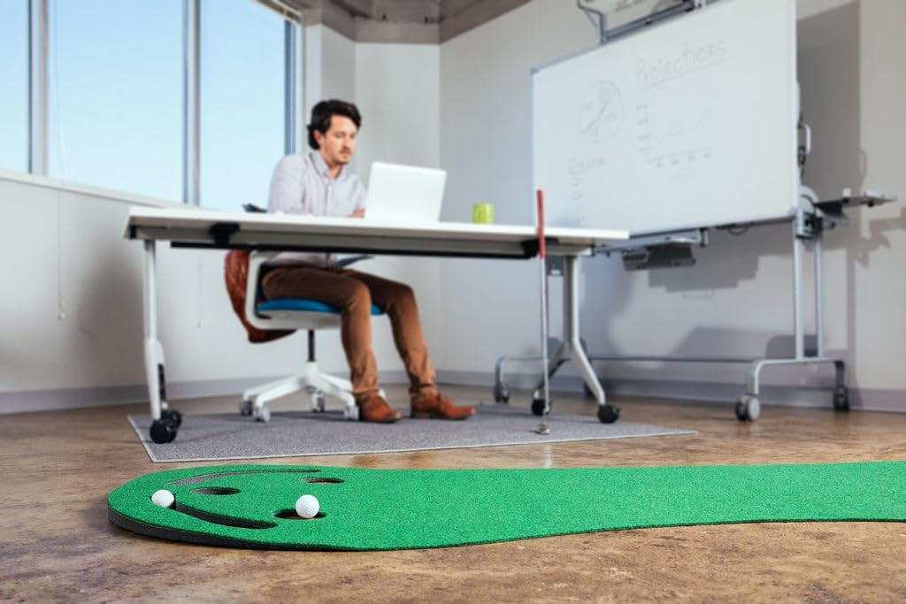 Par Three Golf Putting Green